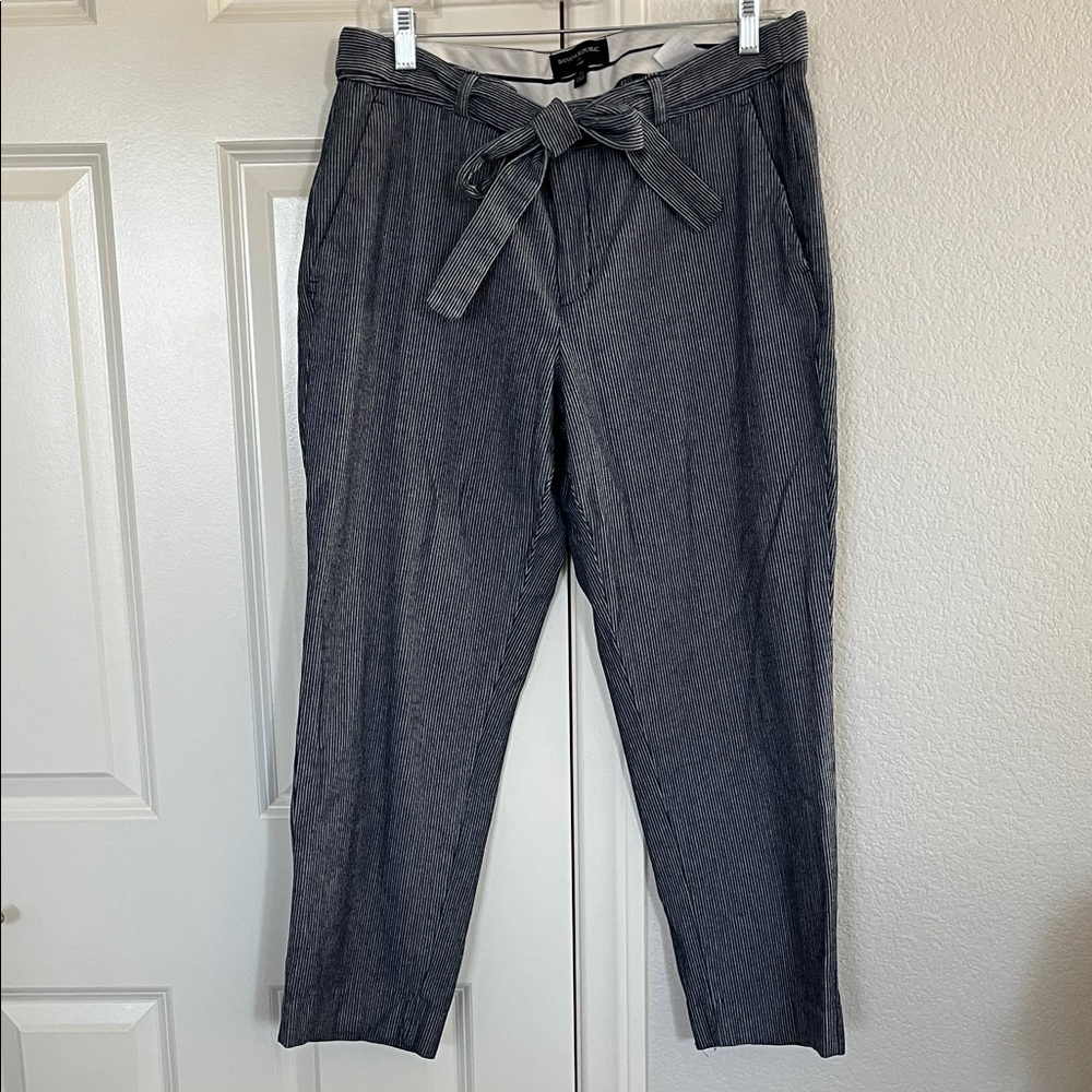 Banana Republic Women’s Blue & white Pants with Belt